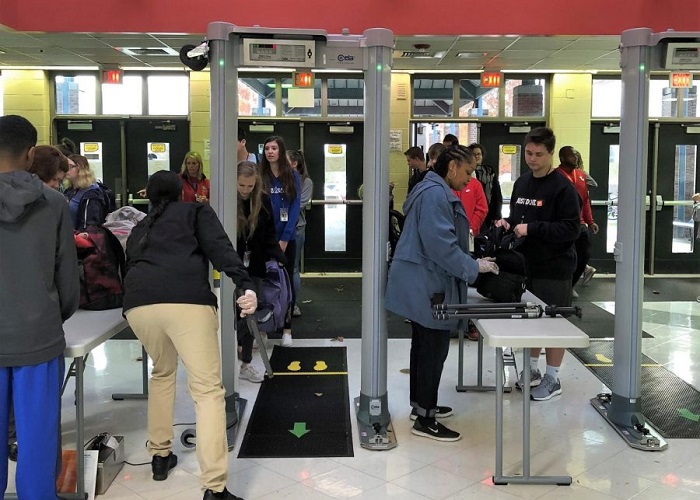 Tim-hieu-lich-su-cong-do-kim-loai-duoc-su-dung-o-san-bay